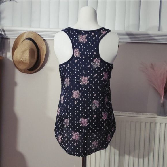 H.I.P Sleeveless blouse floral tank- XS - Picture 2 of 6